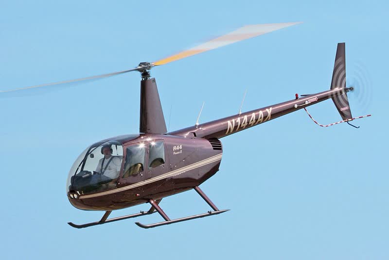 Robinson R44 em voo